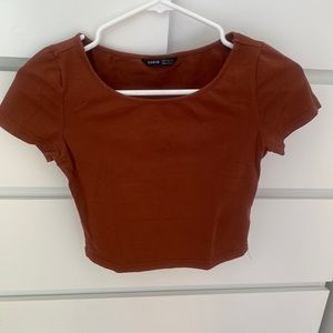 shein brown/maroon crop top, flattering neck line